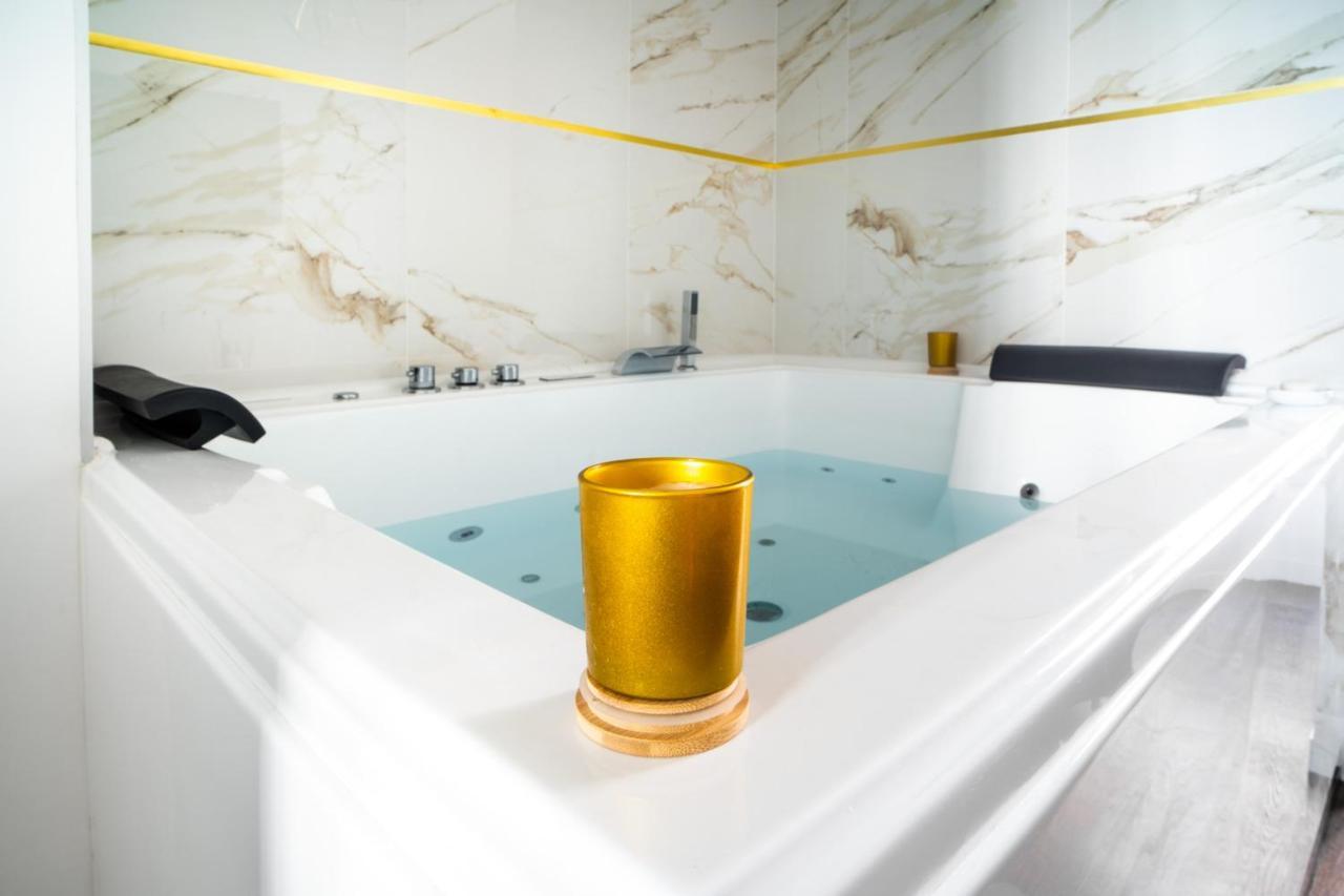 לוולואה פרה Suite L'Eclipse Paris, Logement Avec Jacuzzi, A 10 Minutes Des Champs Elysees מראה חיצוני תמונה